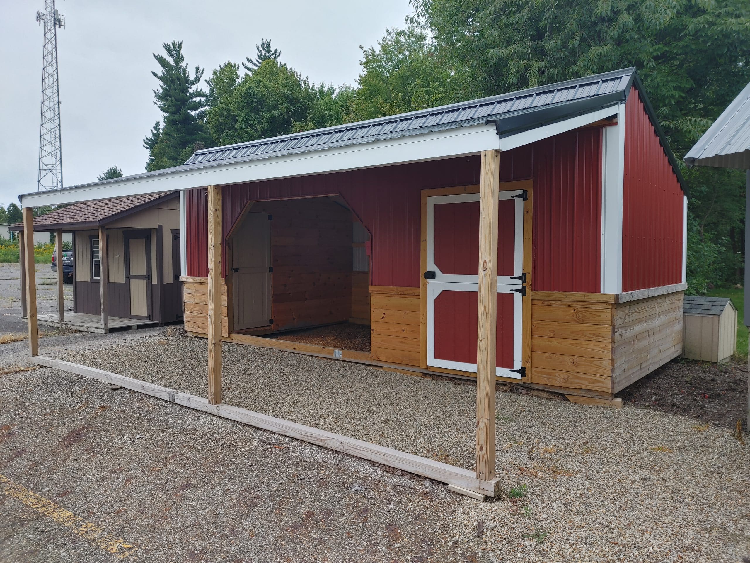 Get a "barn on a budget" with this Run In Shed featuring an added tack room, stall and 10'x24' lean to roof.